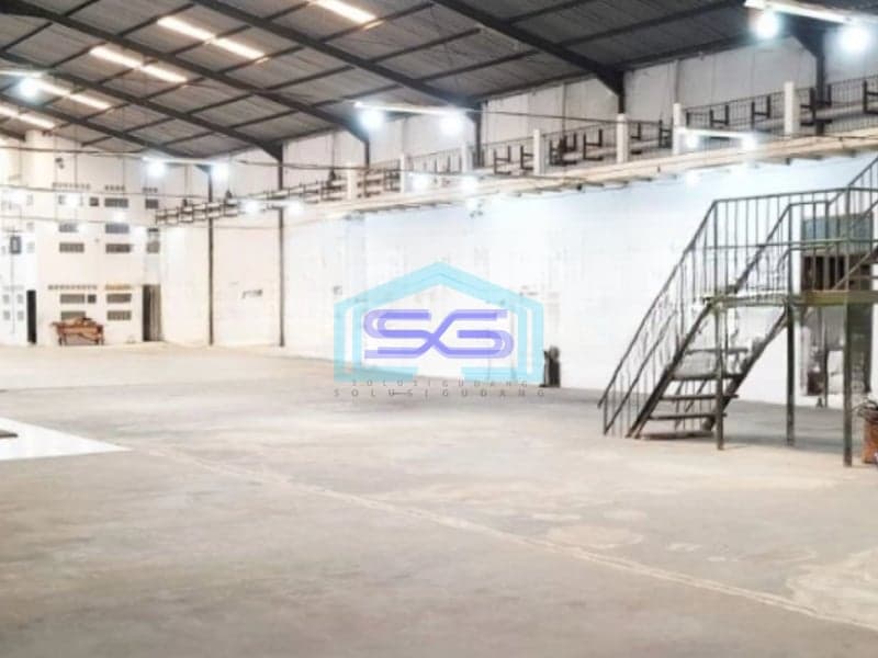 Dijual Gudang Luas Bangunan 3000 m² Lokasi Bebas Banjir di Kaligawe Semarang