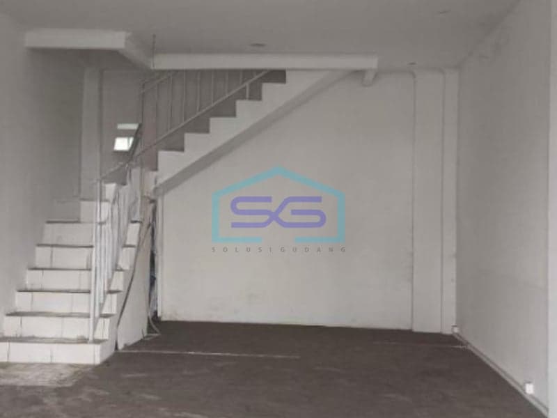 For Rent Spacious Shophouse Building Area 200 m² Located in Depok West Java