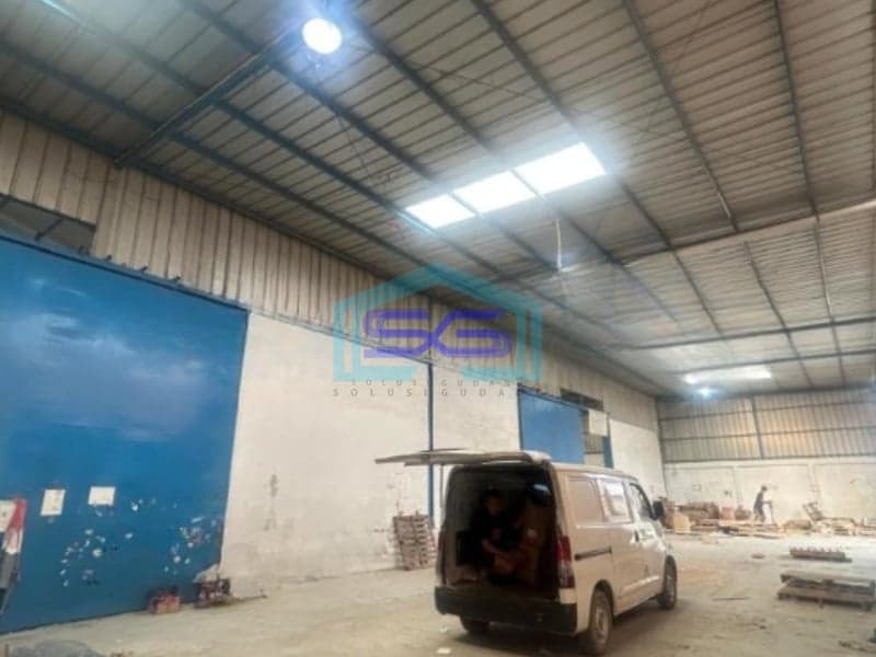 Disewakan Gudang Luas Bangunan  1350 m² Akses Container 40 Feet di Cipondoh Tangerang