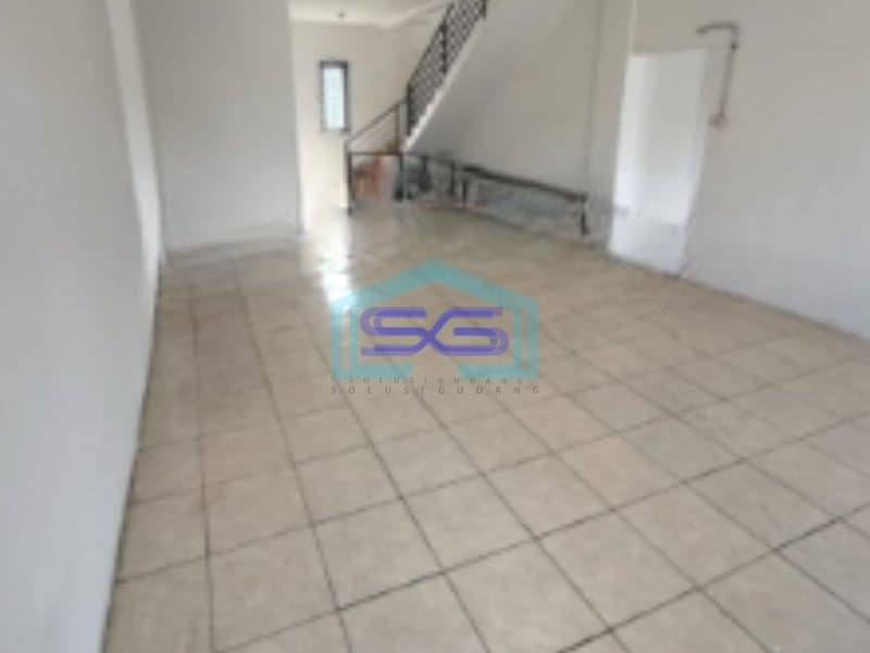 Disewakan Ruko 3 Lantai Luas Bangunan  540 m² Lokasi di Kapuk Kamal Jakarta Barat