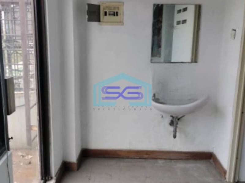 Disewakan Ruko Luas Bangunan 420 m² Lokasi Kedoya Jakarta Barat