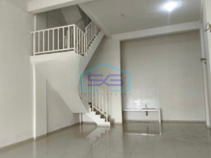 For Sale: Spacious Shophouse, 270 m² Building Area, Flood-Free, Tangerang Location