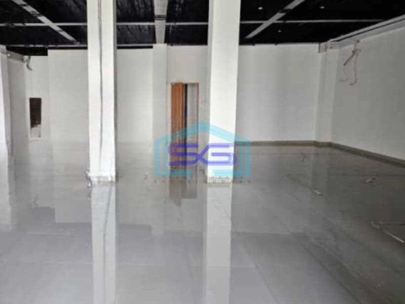 Disewakan Ruang Usaha Ada Lift Luas Tanah  276 m² Lokasi di Muara Karang Jakarta Utara