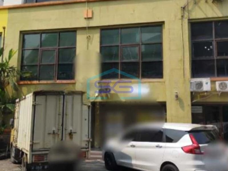 Shophouse for Rent Building Area 295 sqm Located in Surabaya City