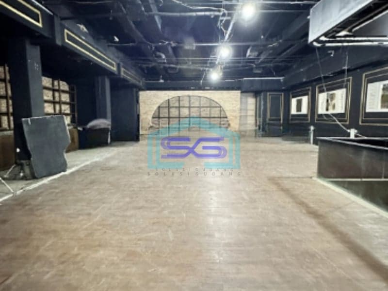 Disewakan Ruang Usaha Ex Bar Area Kemang Jakarta Selatan di Pinggir Jalan Raya LB 1800m2
