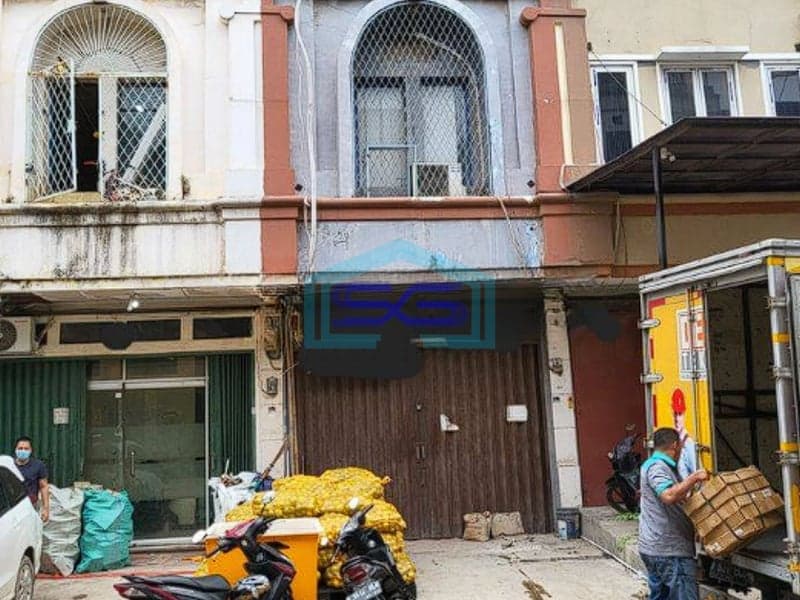 Dijual murah Ruko 3 lantai di Taman Palem Lestari Jakarta Barat LB 125m2