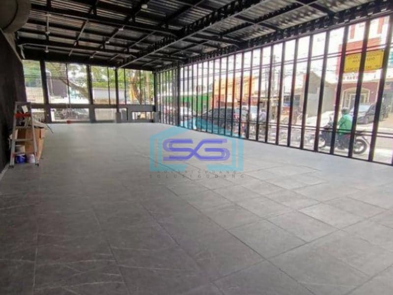 Disewakan Ruko 4 Lantai di Area Yang Sangat Strategis di Jakarta Selatan LB 1200m2