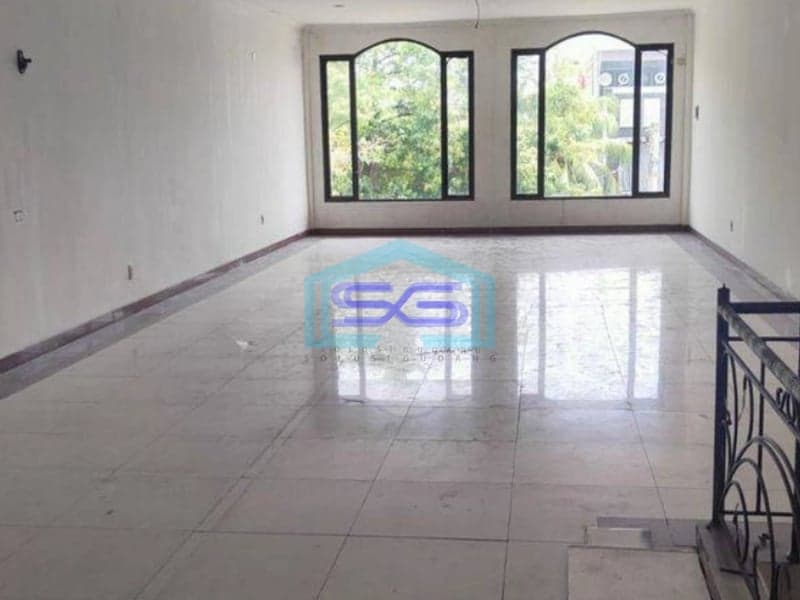 Disewakan Ruko 3 Lantai  LB 276m2 Parkiran 4 Mobil Kemang Jakarta Selatan