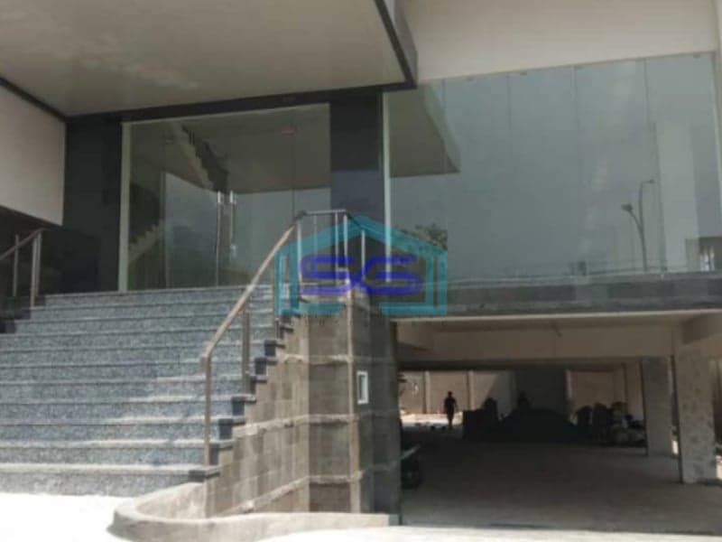 Dijual Ruang Usaha Lokasi di Matraman Jakarta Timur Luas Tanah 759m2