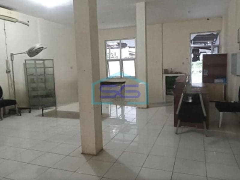 Disewakan Ruang Usaha Dekat Taman Kota di Weleri Kendal, Jawa Tengah LB 150 m²