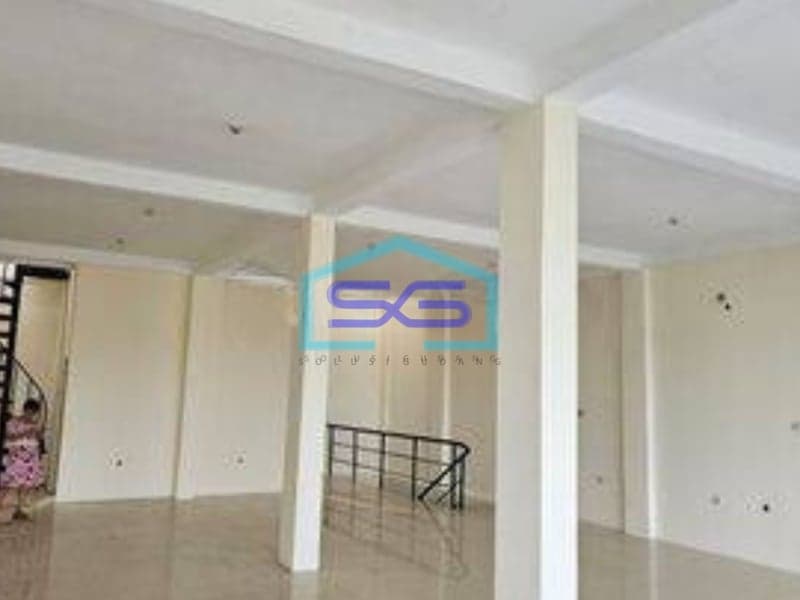 Disewakan Ruko Strategis 3 Lantai di Jalan Raya Pekayon Bekasi