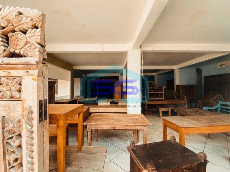 Gedung Disewakan Dengan Akses Parkir Luas di Padangsambian