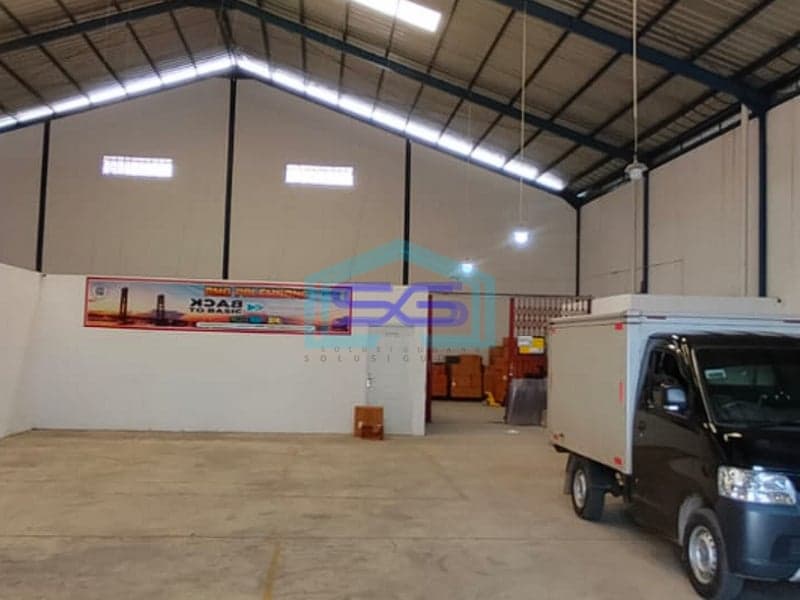 Disewakan Gudang Bagus di Komplek Pergudangan Cosmo Bizland Alang Alang Lebar Palembang LB 1000m2
