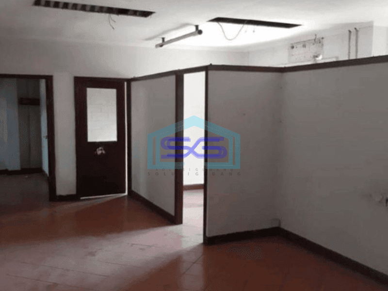 Dijual Gudang Bebas Banjir Luas Bangunan 500 m² Lokasi Strategis di Kebon Jeruk Jakarta Barat