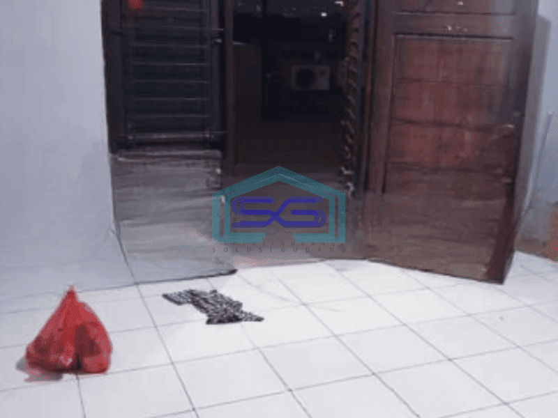 Disewakan Ruko di Tepi Jalan Raya Teluk Gong Jakarta Utara Luas Bangunan  360 m²