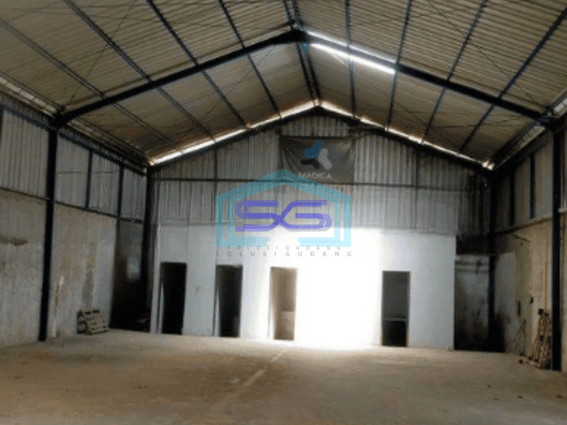 Disewakan Gudang Akses Container di Pinggir Jalan Raya Musaran Sragen Luas Bangunan 367 m²