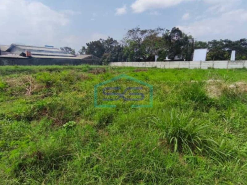 万隆西爪哇省苏加诺哈达翼地块出售，地段优越，价格实惠，占地7115平方米