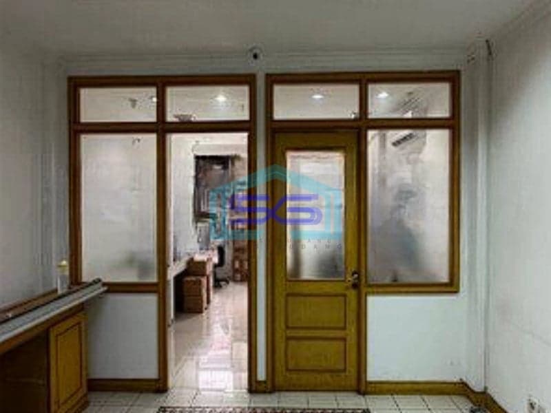 Disewakan Ruko Rapih di ITC Roxy Mas , Cideng Jakarta Pusat Semi Furnished LB 400m2