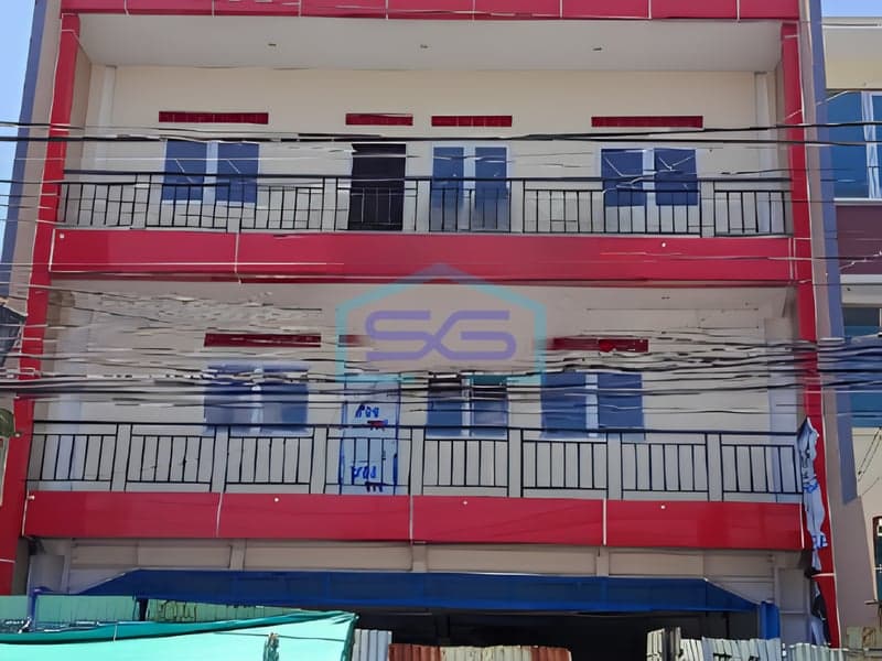 出租3层楼建筑，适合商业或办公，辛杜阿迪姆拉蒂斯莱曼日惹，建筑面积579平方米