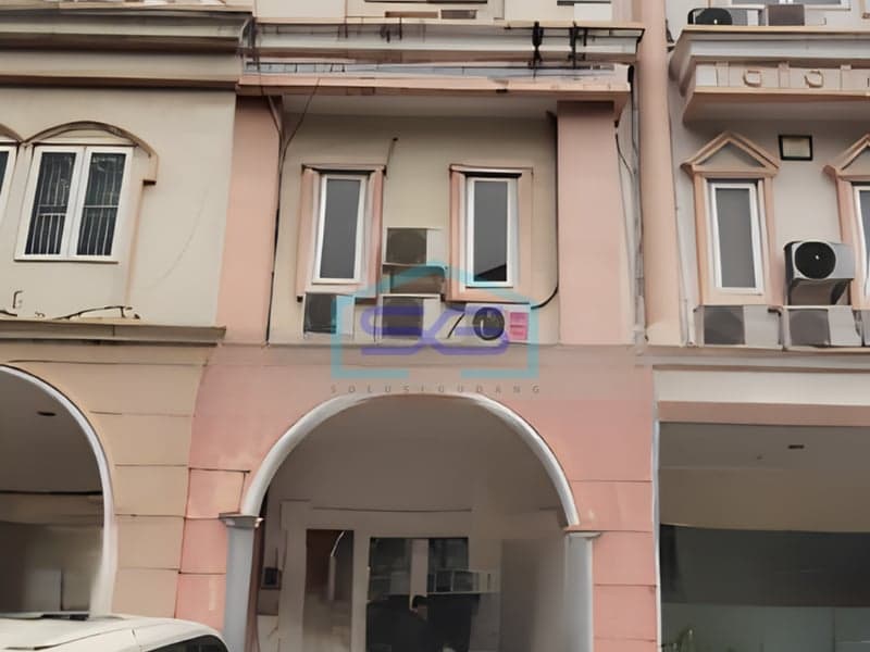 For Rent 3.5 Floor Shophouse Suitable for Office and Business Strategic Location in PIK North Jakarta 236m2 Building Area