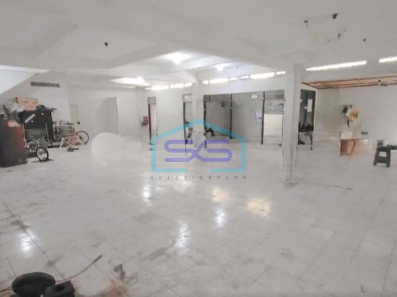 Dijual Ruko Lokasi Strategis di Main Road Ciateul, Bandung LB 411 m²