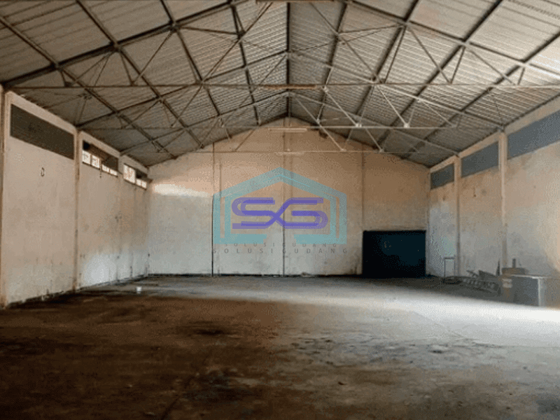 Disewakan Gudang Teluk Kumai Dekat Pelabuhan Perak Parkir Luas Surabaya LT 1300m2