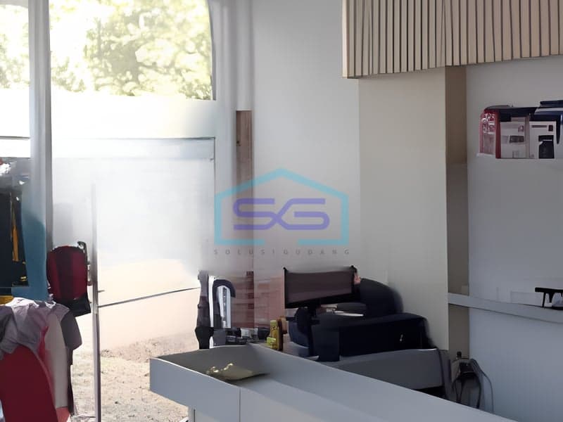 For Rent Good Condition Shop House Land Area 108 sqm Located in Surabaya City