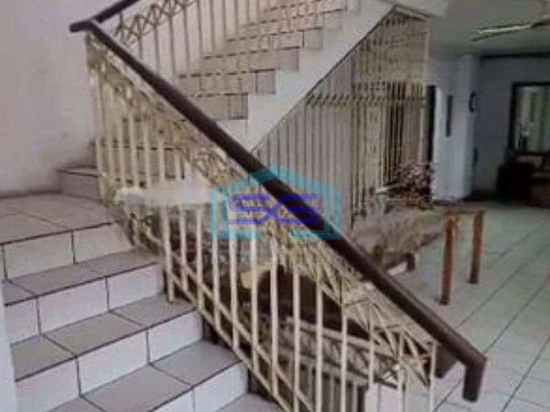 Disewakan Ruko Gandeng dekat Stasiun KA dan Pintu Tol Kemayoran Jakarta Pusat LB 1000m2