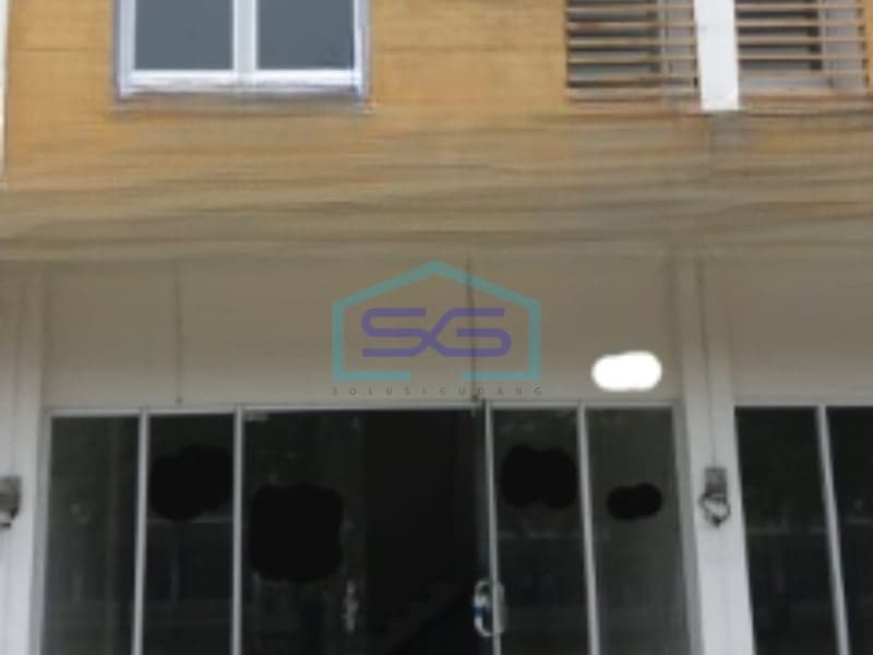 For Sale: Spacious Shophouse, 135 m² Building Area, Flood-Free, Cikupa Tangerang Location
