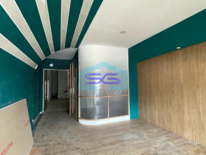 Disewakan Ruko 2 Lantai dan Rooftop Berada di Pinggir Jalan Utama Kemang Jakarta Selatan LB 225m2