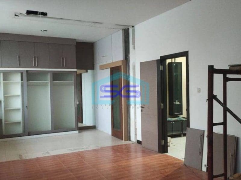 Disewakan Ruko Besar Murah Ada Basement Tepi Jalan Ringroad Barat Sleman