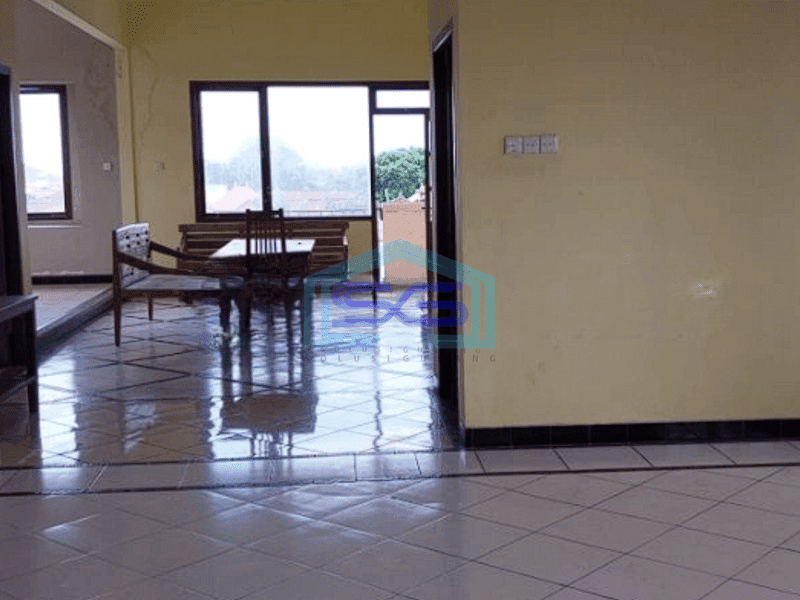 Disewakan Gedung Ruang Usaha 3 Lantai di Kerobokan Badung Bali LB 1000m2