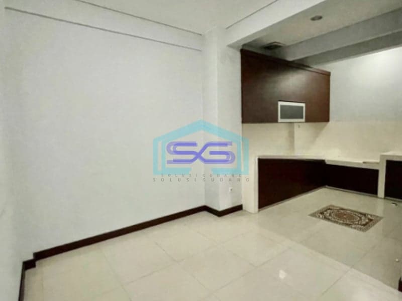 Disewakan Ruko 3 Lantai Lokasi Strategis di Jl. Slamet Riyadi Solo LB 495m2