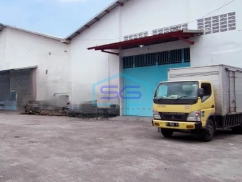 Warehouse for Rent with Spacious Parking Area in Ngasem Kediri East Java
