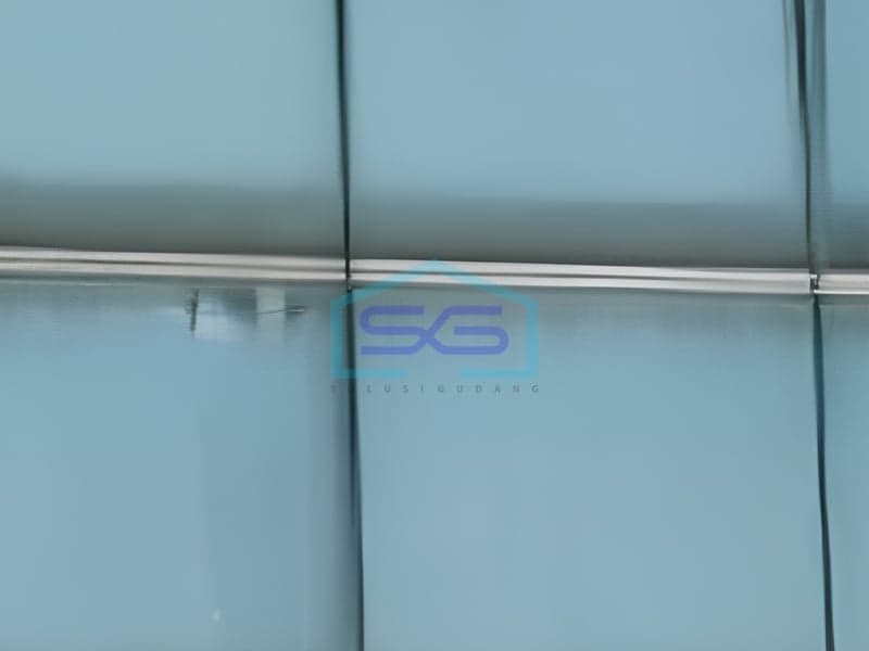 For Sale: Shophouse Near Mall and Bus Terminal in Rawamangun, East Jakarta, Building Area 342 m²