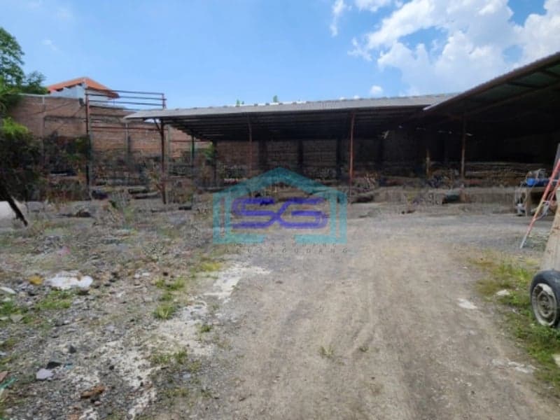 Dijual Ruang Usaha Luas Tanah  1536 m² Lokasi Strategis di Kedungmundu Semarang