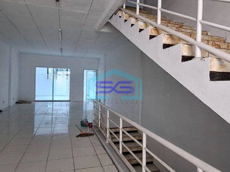 Disewakan Ruko Strategis Aman Pusat Kota Jln. Cikawao Kota Bandung LB 300m2 Siap Pakai