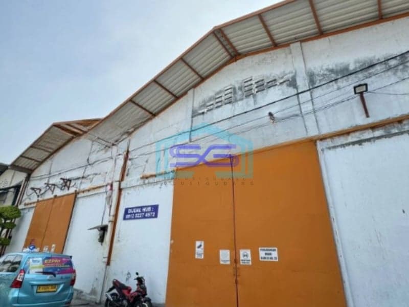 Dijual Gudang Luas Bangunan  986 m² Lokasi Bebas Banjir di Kapuk Kamal Jakarta Barat
