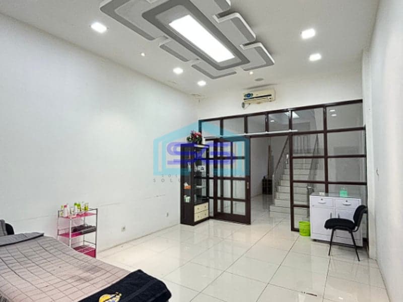 Dijual Ruko 3 Lantai dengan Fasilitas Lengkap di Jalan Mayor Salim Batubara, Kemuning Sumatera Selatan LB 140m2