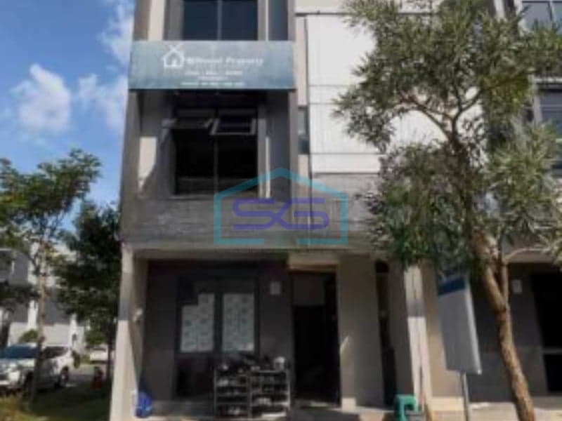 For Sale: Spacious 95 m² Building Area Shophouse in BSD De Latinos District, Tangerang