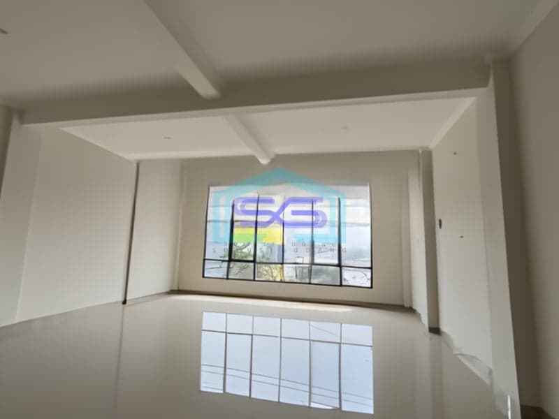 Disewakan Ruko 3 Lantai luas Tanah  450 m² Lokasi di Tangerang