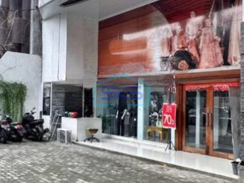 Disewakan Ruang Usaha Luas Bangunan 434 m² Lokasi di Kebayoran Baru Jakarta Selatan
