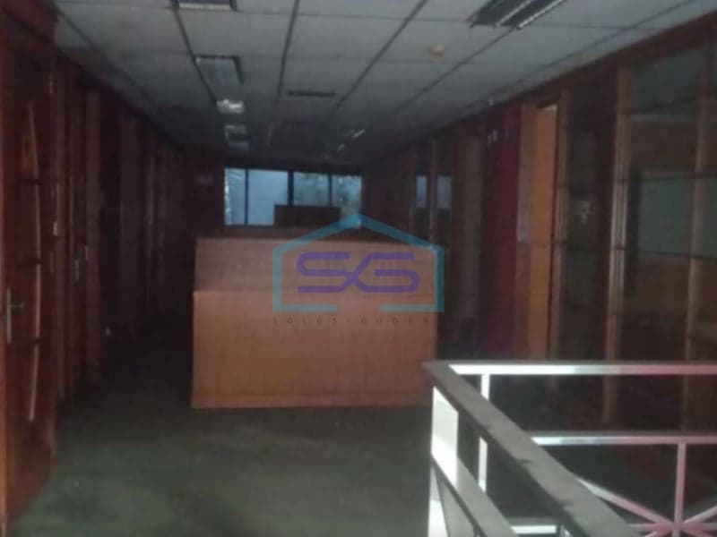 Office for Sale Strategic Location on Jalan Johar Menteng, Central Jakarta Building Area 1,000 sqm