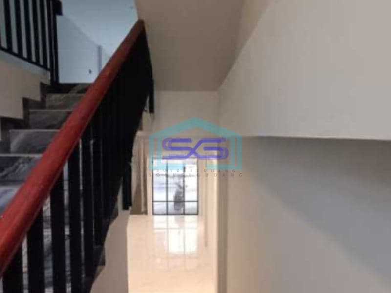 Dijual Ruko 3 Lantai Luas Bangunan 200 m²  Lokasi Bebas Banjir di Jelambar Jakarta Barat