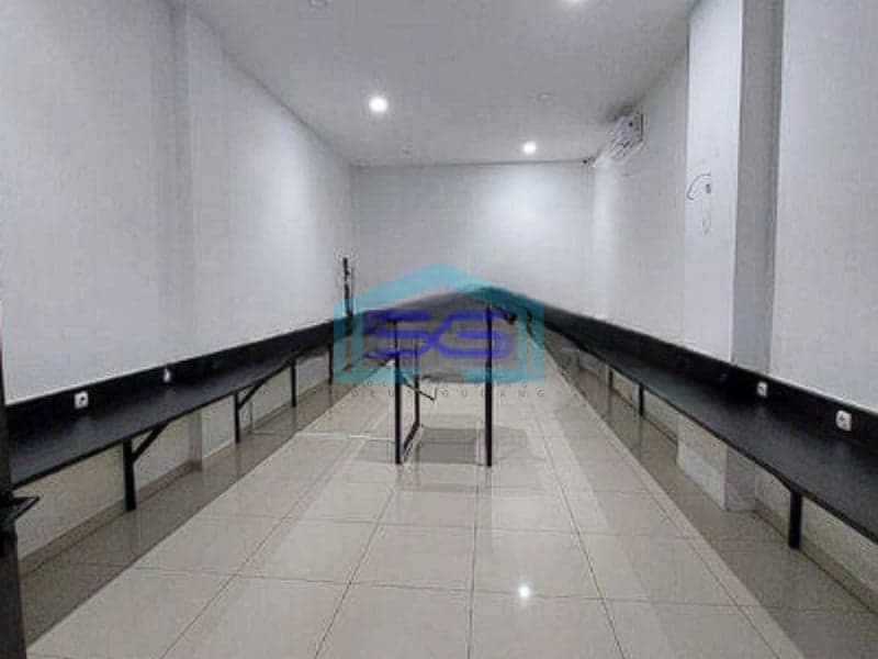 Disewakan Ruko Gandeng 3,5 Lantai di Muara karang Jakarta Utara Siap huni.