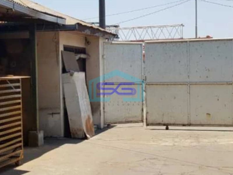 Dijual Ruko 3 Lantai Luas Bangunan 225 m² Lokasi Bebas Banjir di Surabaya