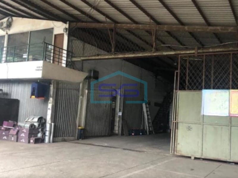 Warehouse for Sale Strategic Location on Jalan Raya Bekasi Timur, East Jakarta, Building Area 1,700 m²