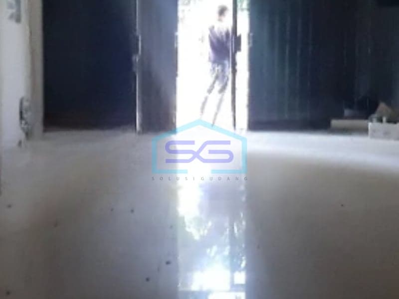 For Rent Spacious Shophouse Building Area 250 sqm Located in North Jakarta