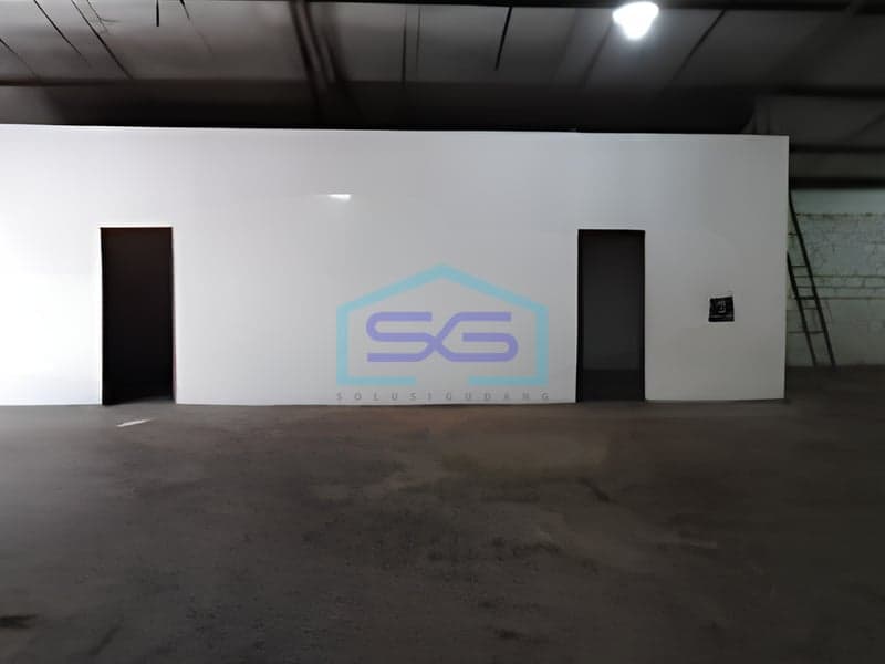 Warehouse for Rent with Office Space Land Area 732 sqm Located in East Jakarta