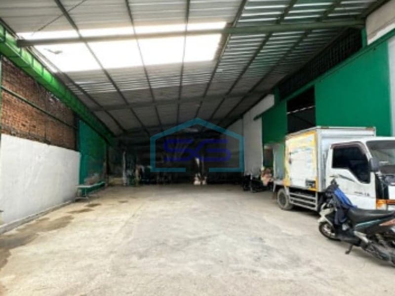 Warehouse for Rent Strategic Location in Cibolerang City Center, Bandung City Building Area 1000 m²